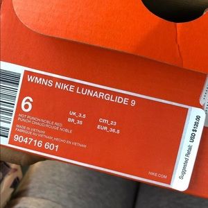 BRAND NEW NIKE SNEAKERS